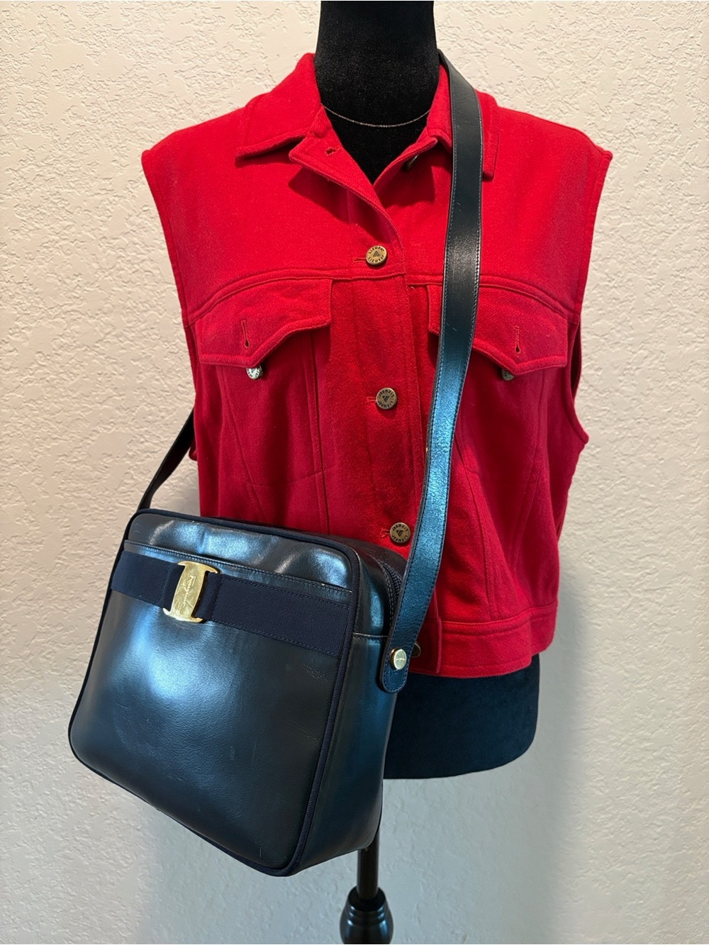 Salvatore Ferragamo Black
Leather Crossbody Bag